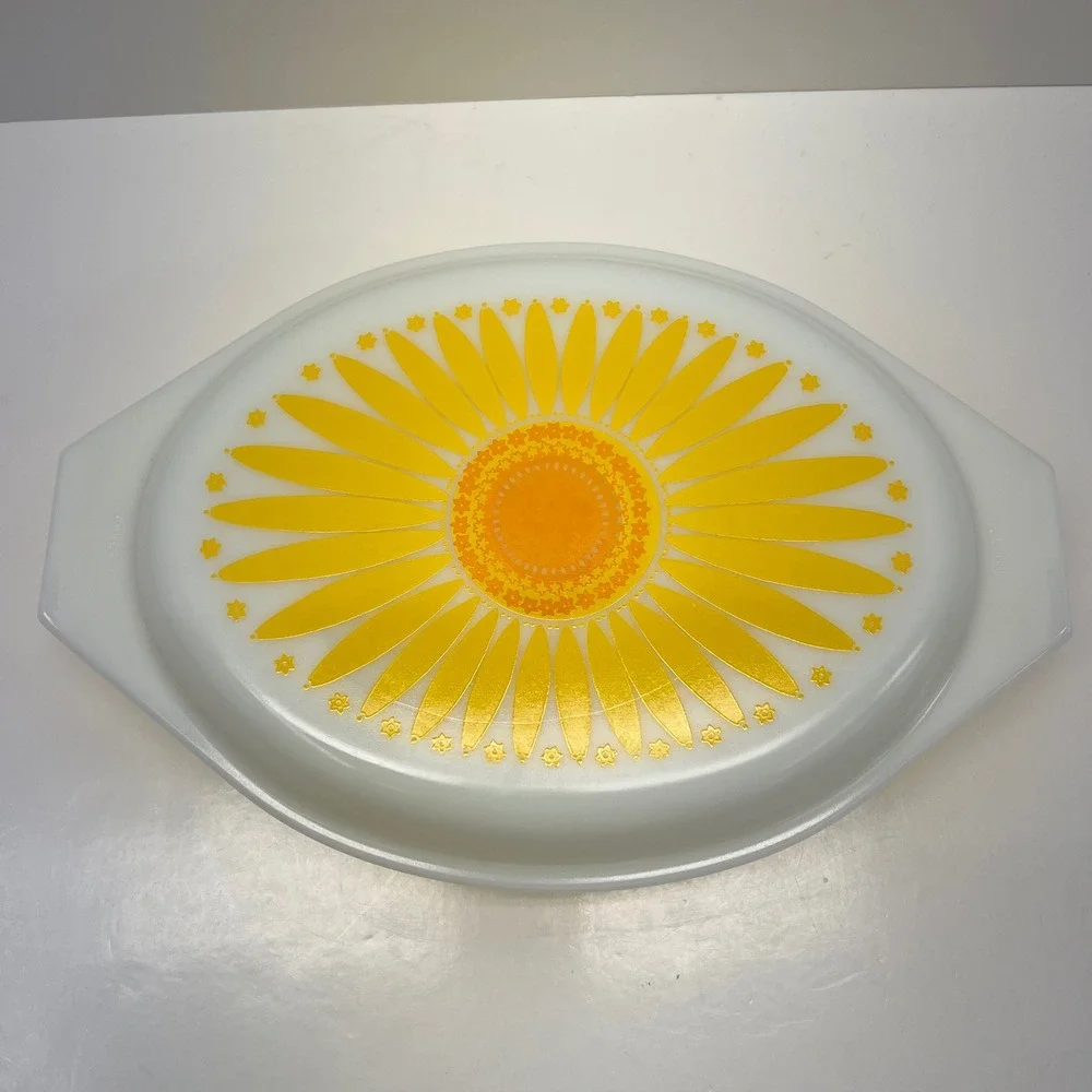 Pyrex vintage divided